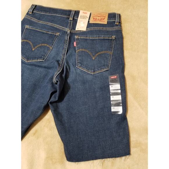 Levi's NWT Bermuda Shorts Denim Jeans Sculpt Mid Rise Slim Through Size 26 Blue - Picture 9 of 14